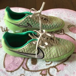 Green nike soccer cleats size 7!